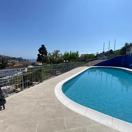 Edy Aparthotel 3*