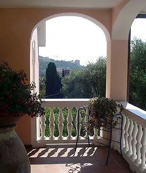 Edy Aparthotel 3*