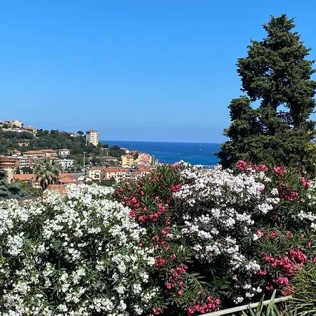 Edy アパートホテル