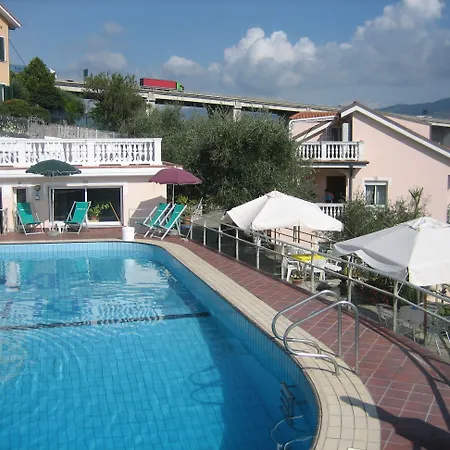 Edy アパートホテル