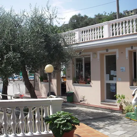 Edy アパートホテル