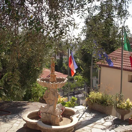 アパートホテル Edy 3*